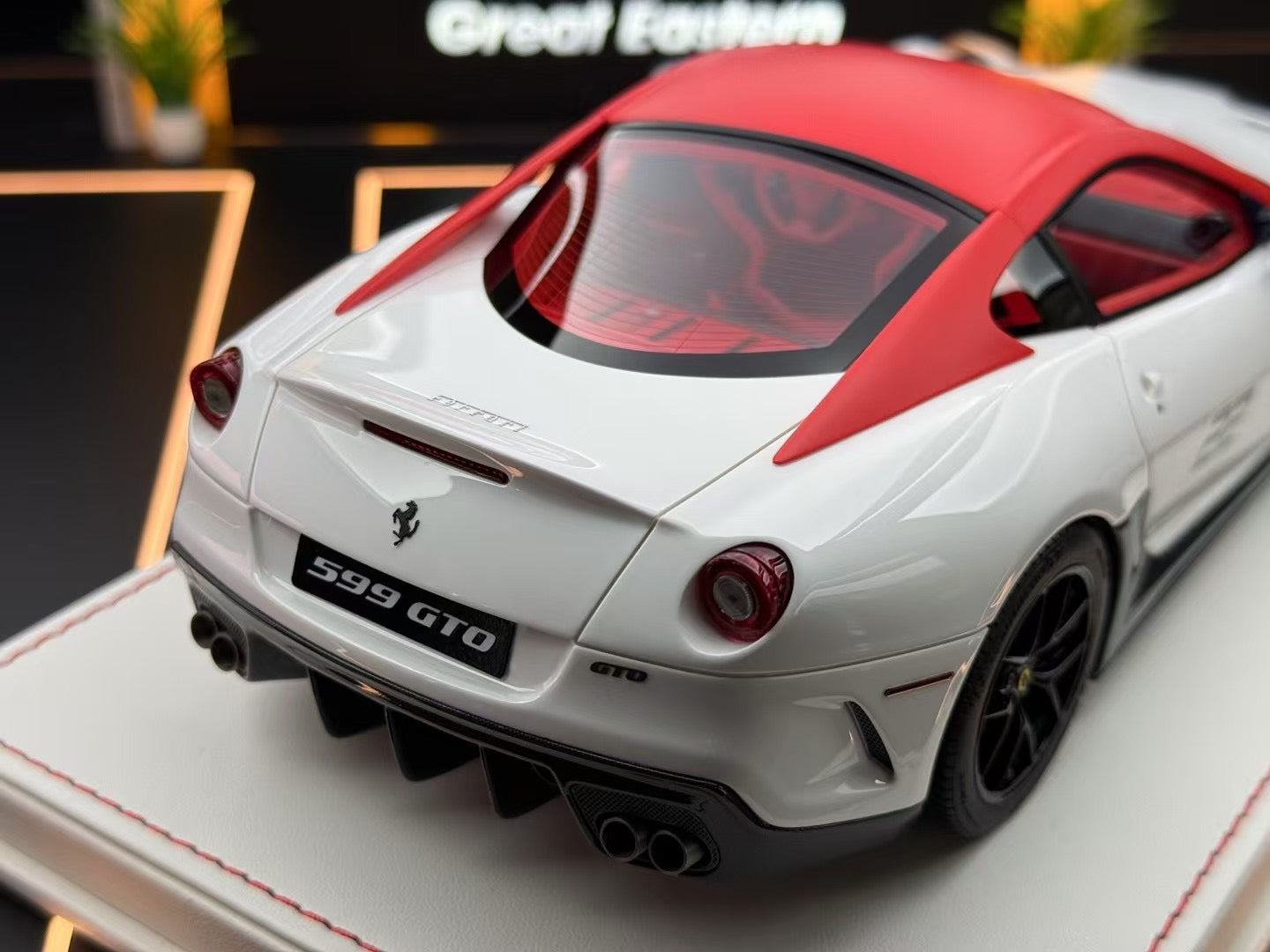 DM 1/18 Ferrari 599 gto Bianco Avus 27/30 DDJ024