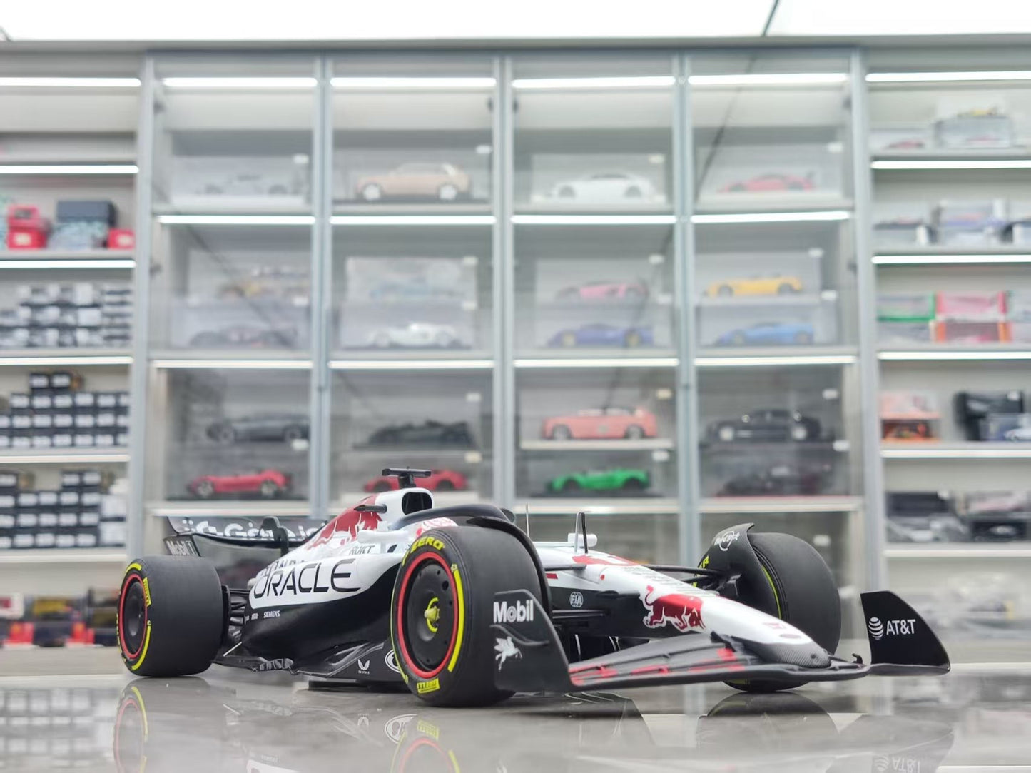 MINICHAMPS 1/18 Oracle RED BULL RACING RB21 - MAX VERSTAPPEN White 110250301