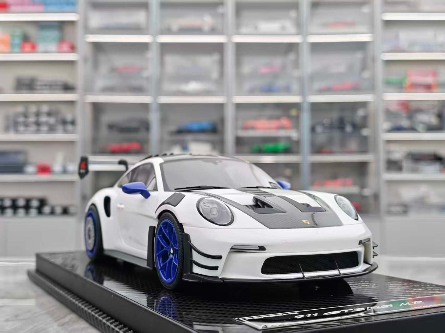 VIP 1/18 Porsche 911 GT3 RS-Manthey Racing Aurora White VIP188