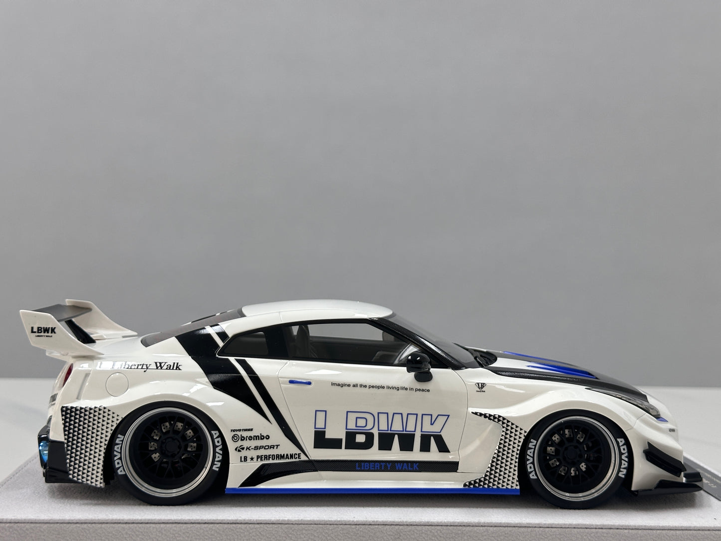 BBA MODEL 1/18 Nissan GTR 35GT-RR Blue and White Livery BBA064