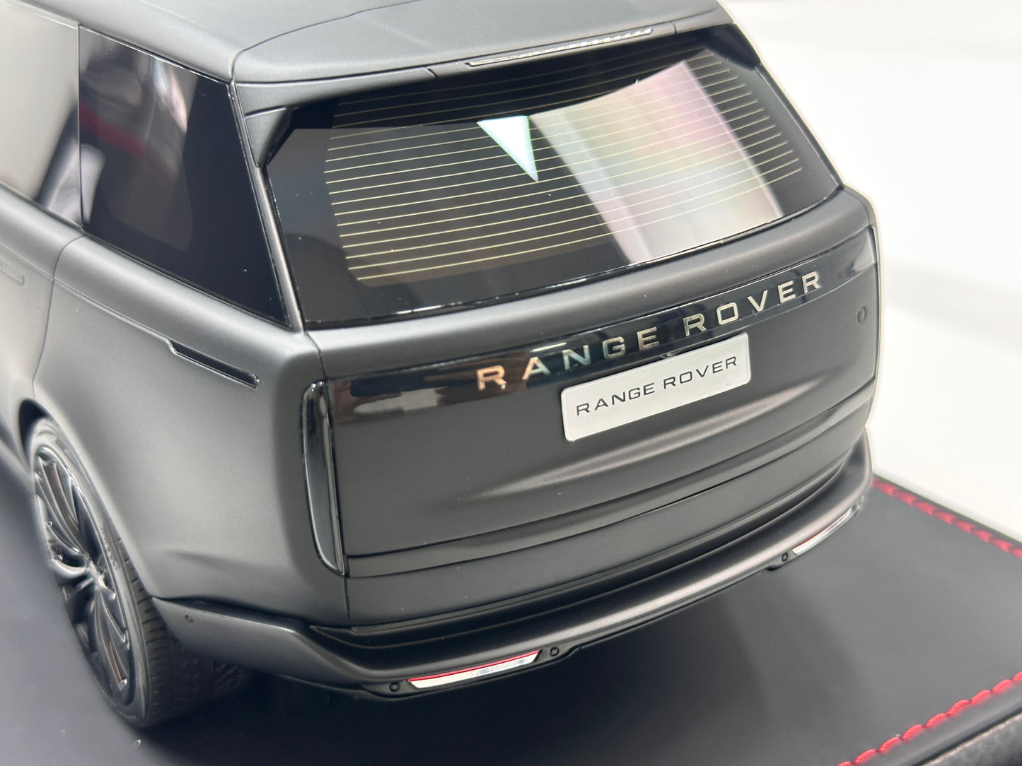 BBA Model 1:18 Land Rover Range Rover Autobiography — Matte Black (BBA068)