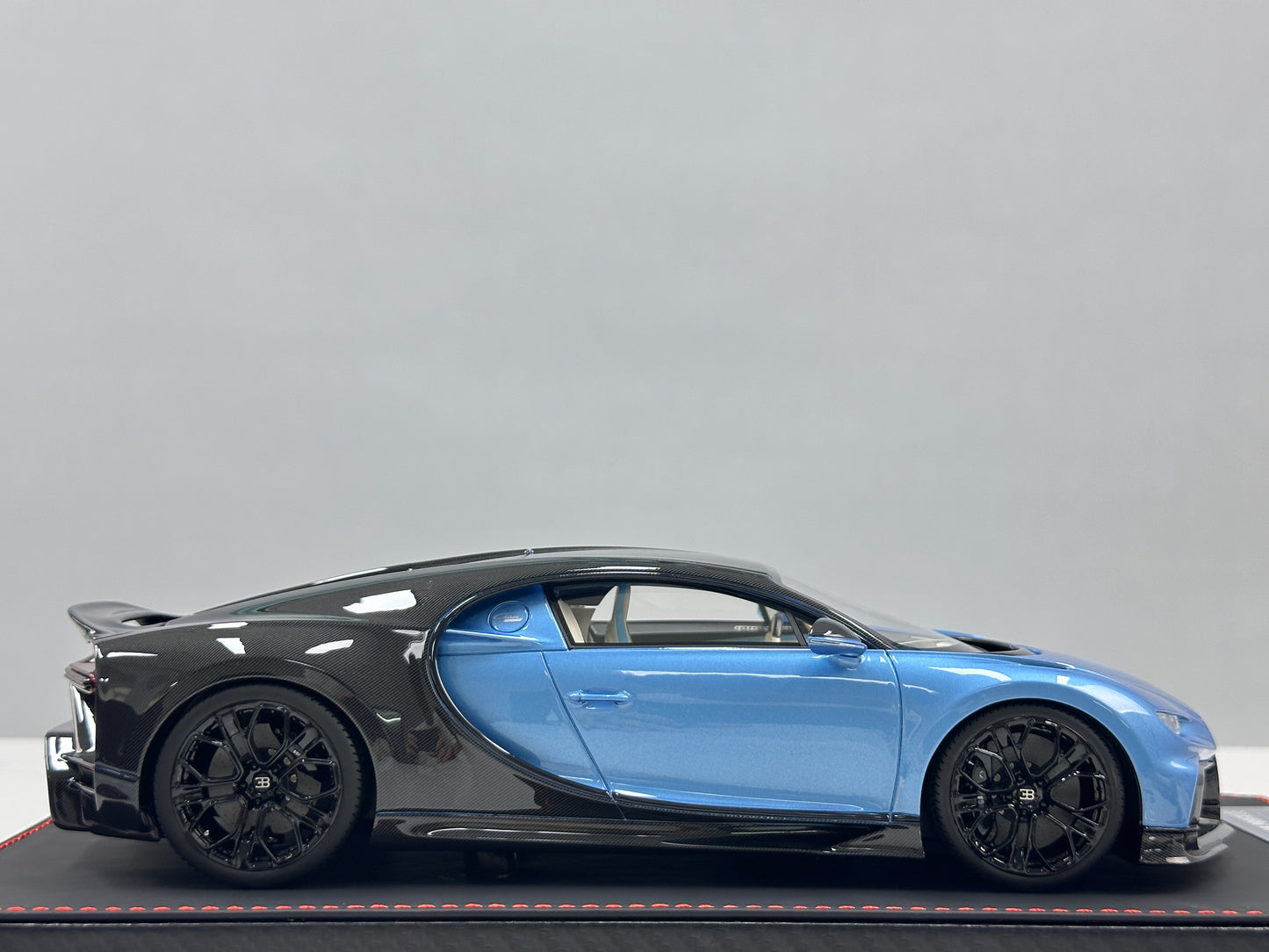 BBA MODEL 1/18 Bugatti Chiron Profilée – Ice Blue (BBA071)
