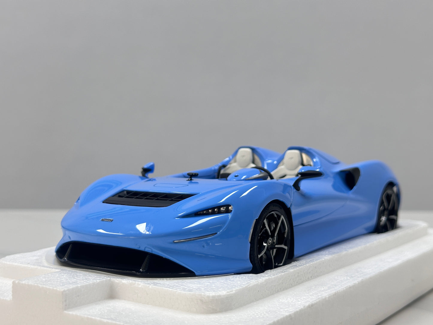 LCD 1/18 McLaren Elva Diecast Model – Sky Blue (LCD18015-BU)