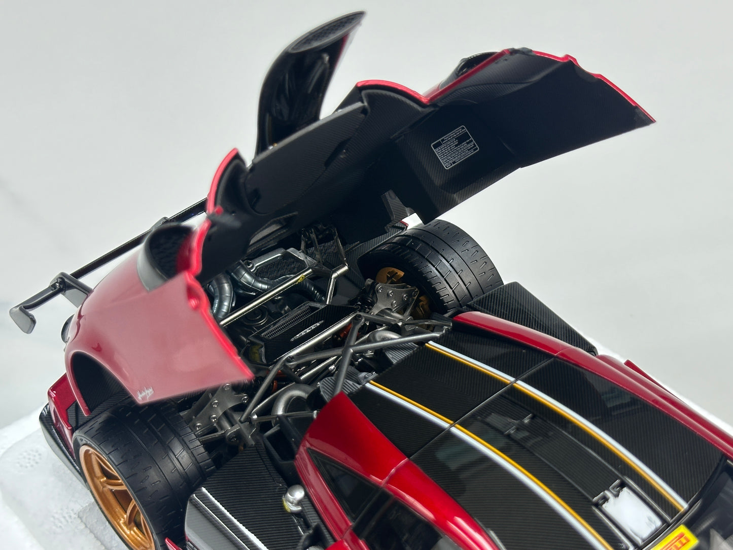 LCD 1/18 Pagani Imola Red LCD18023-RE