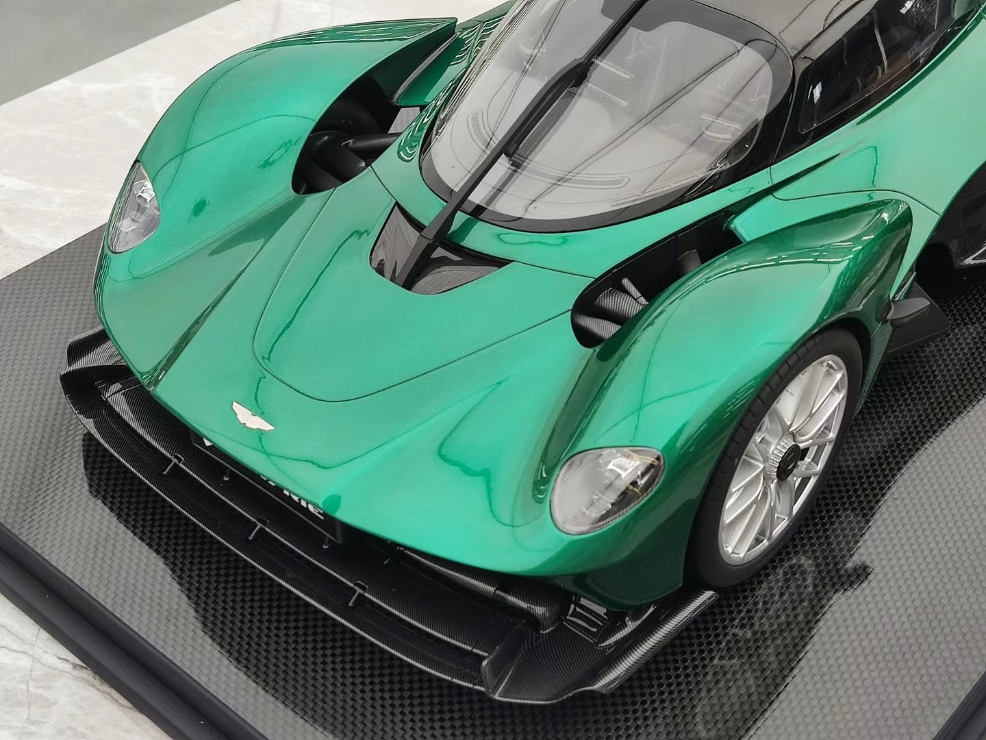 FRONTIART 1/8 Aston Martin Valkyire, British Green FA186