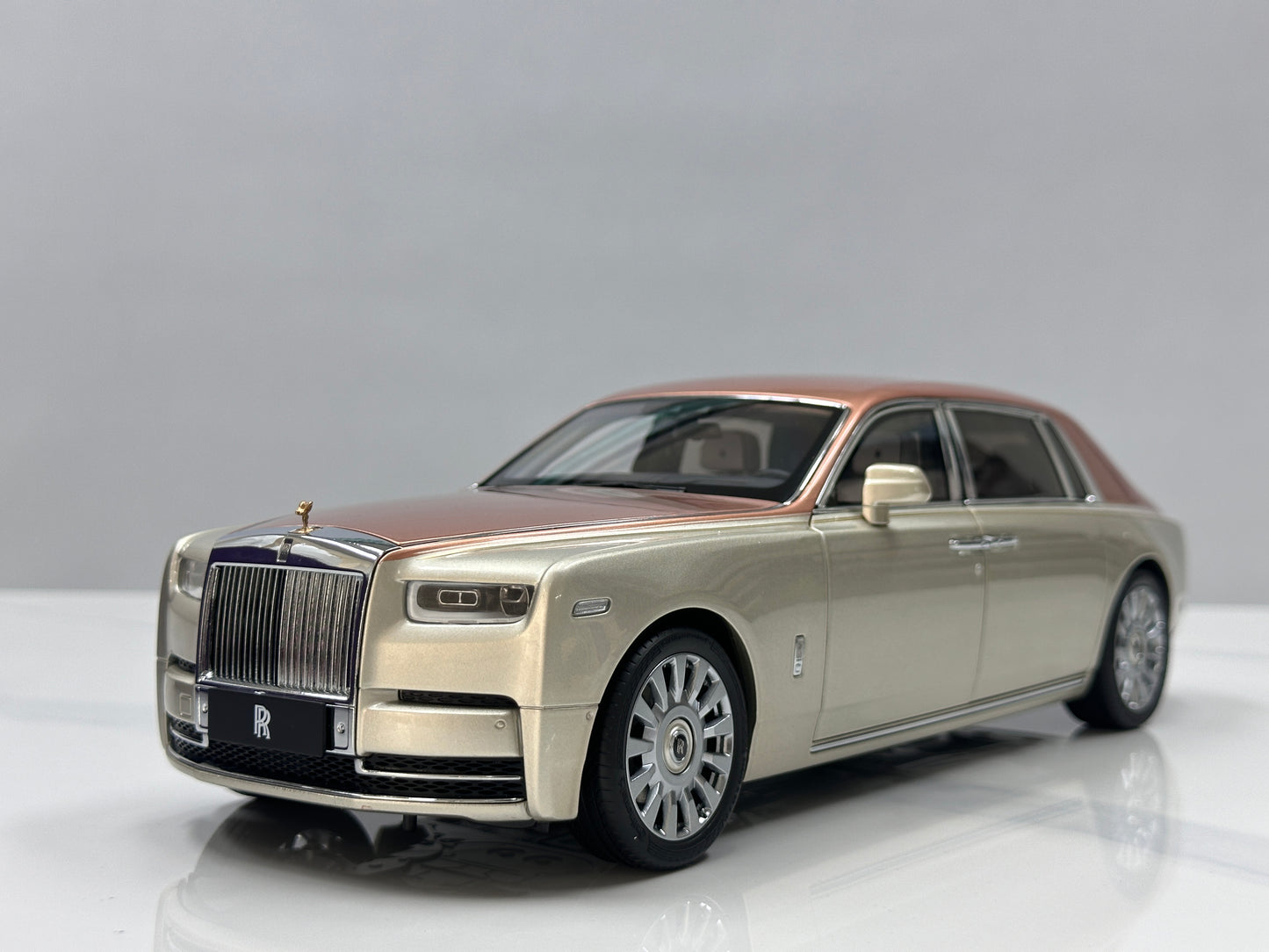 ZP 1/18 Rolls-Royce Phantom VIII Rose Gold/Champagne Gold ZP121