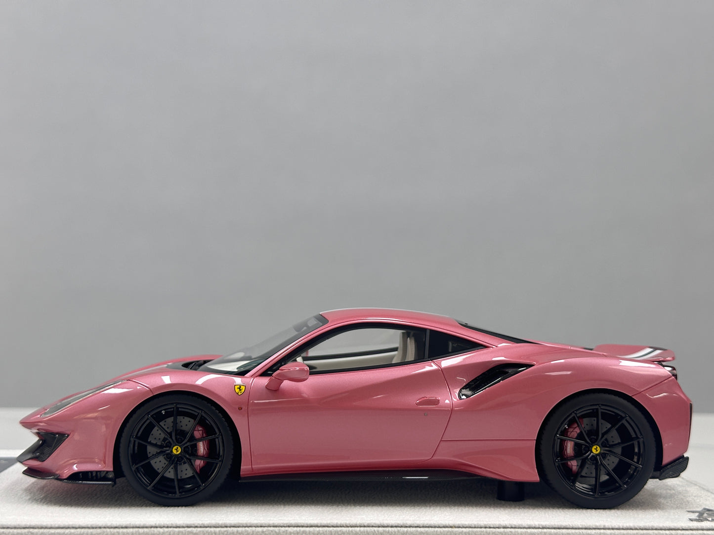 BBA Modelo 1/18 Ferrari 488 Pista Rosa BBA092