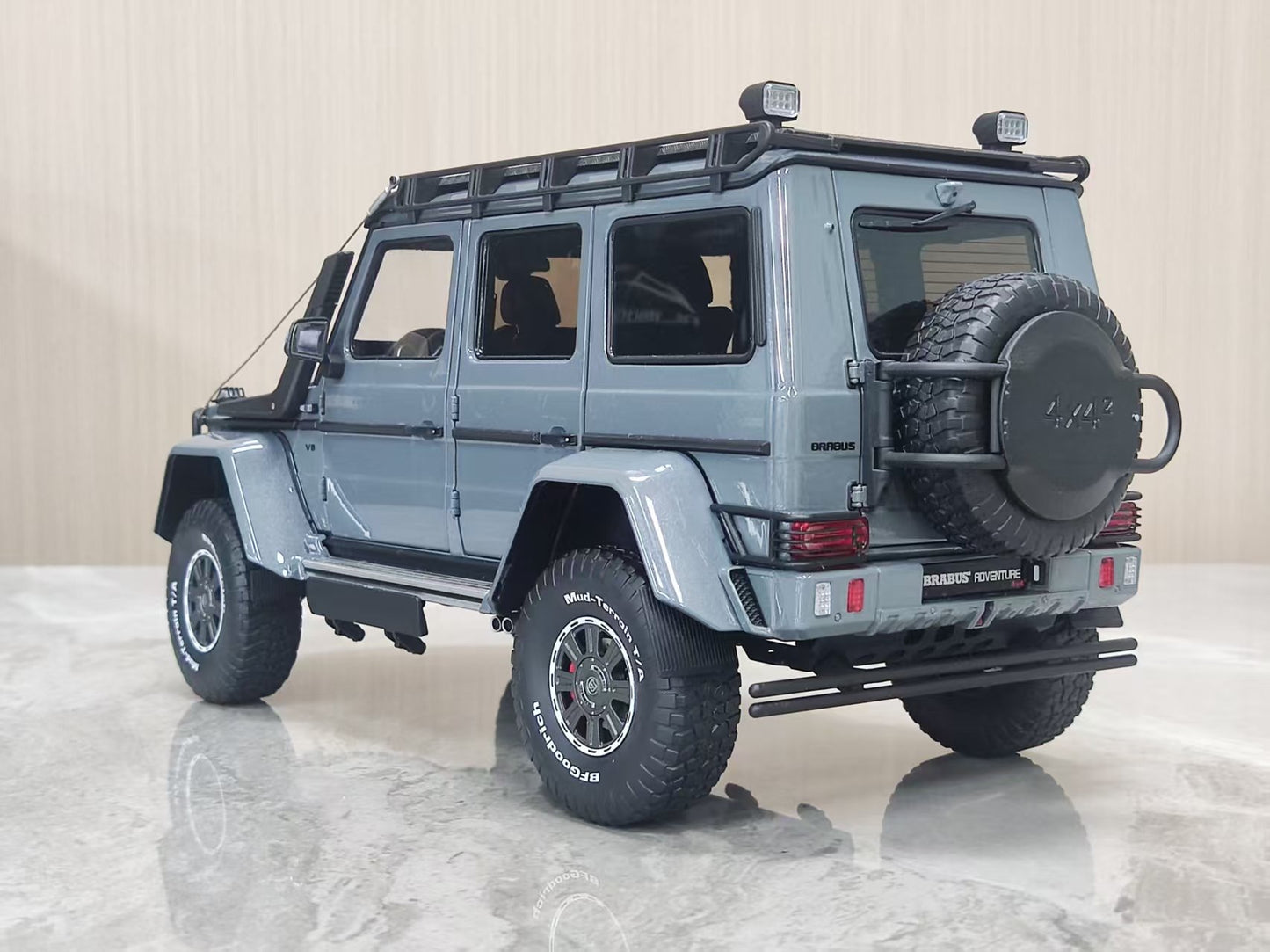 Almost Real 1:18 Brabus 4x4 – Metallic Grey (AR028)