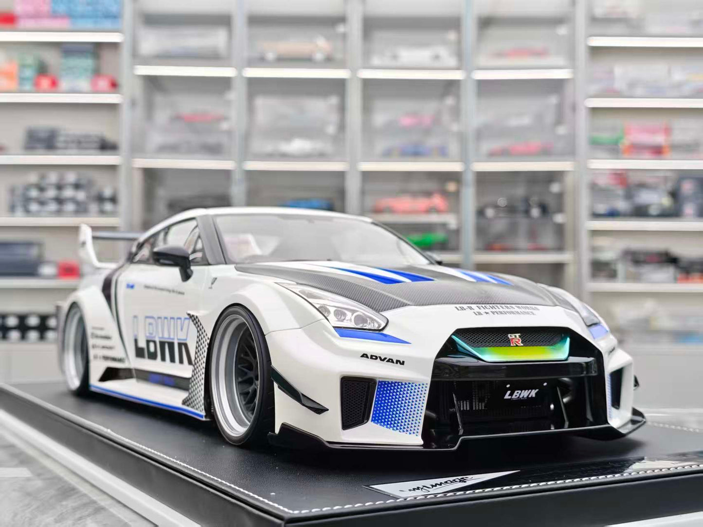 IVY 1/12 Nissan R35 GTR Car Model Figurine Birthday Gift IVY239