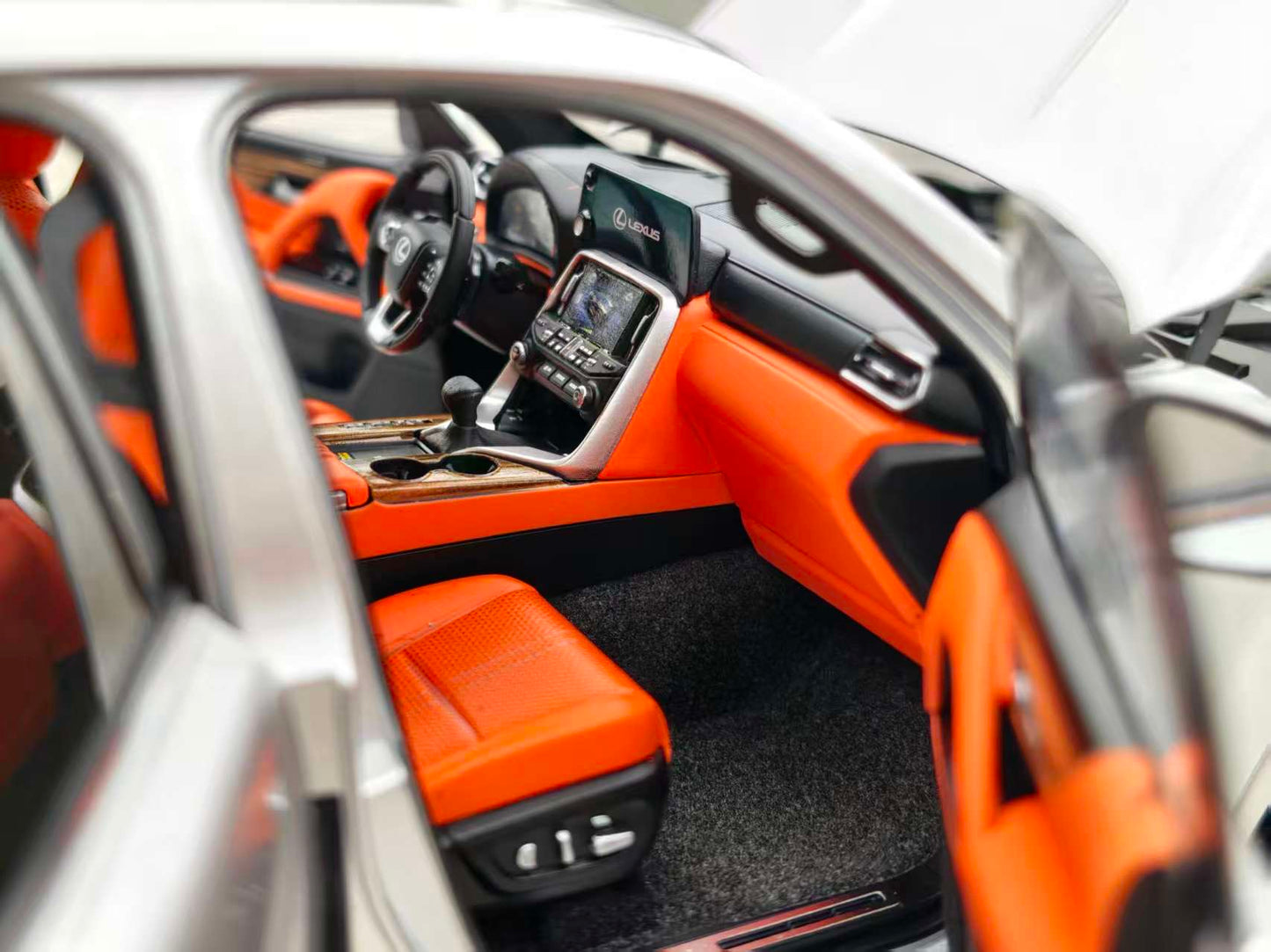 LCD 1/18 Lexus LX600 Silver Alloy Car Model LCD122