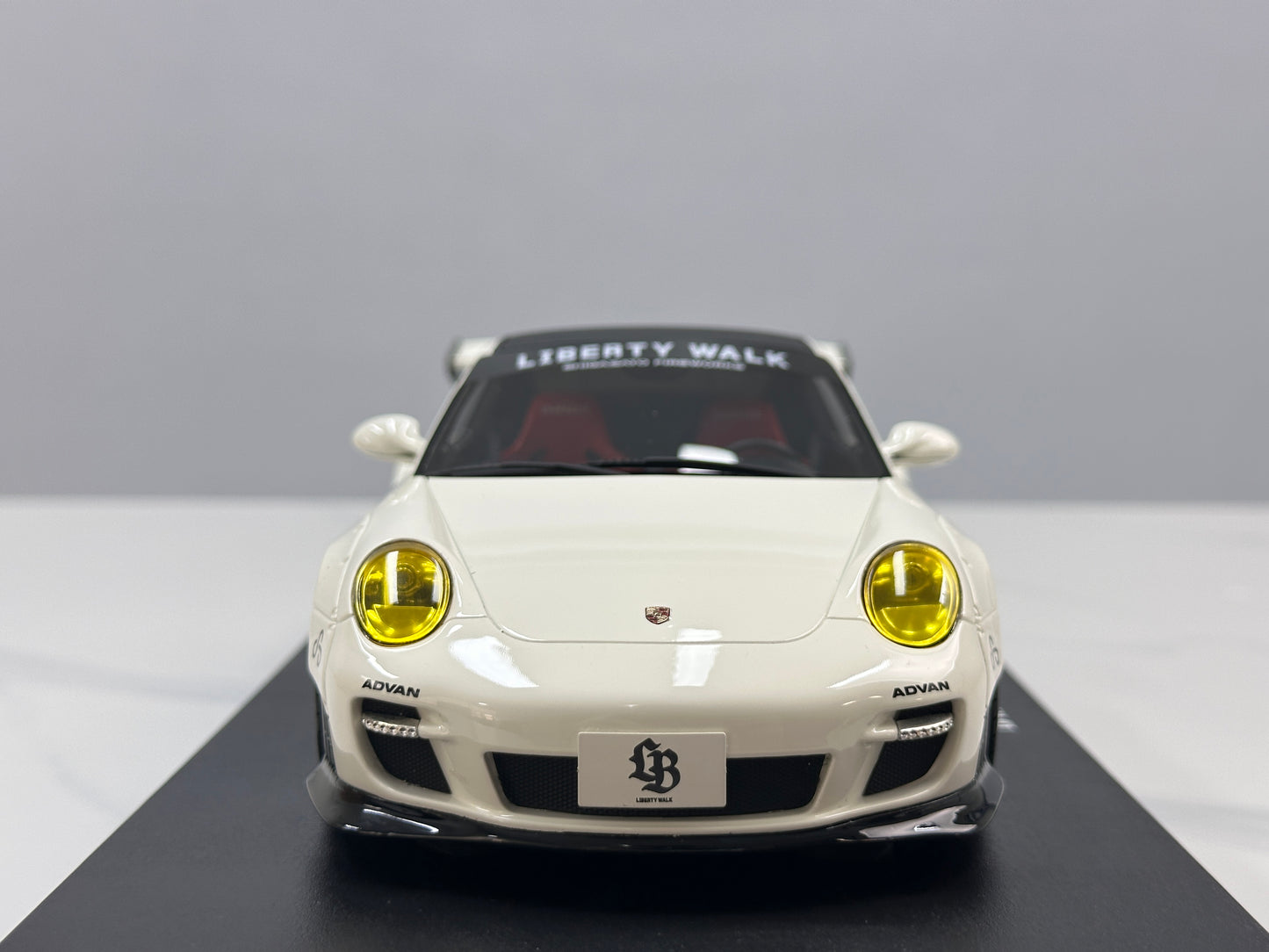 GT Spirit 1/18 Porsche LB-WORKS 997 TURBO White GT958