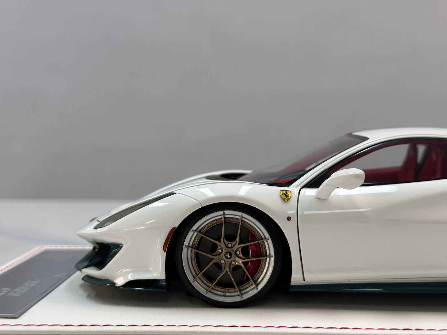 DM Pro 1:18 Ferrari 488P (White Base) — Style D: GUCCI Edition — Fully Opening Resin Model (DGP004A)