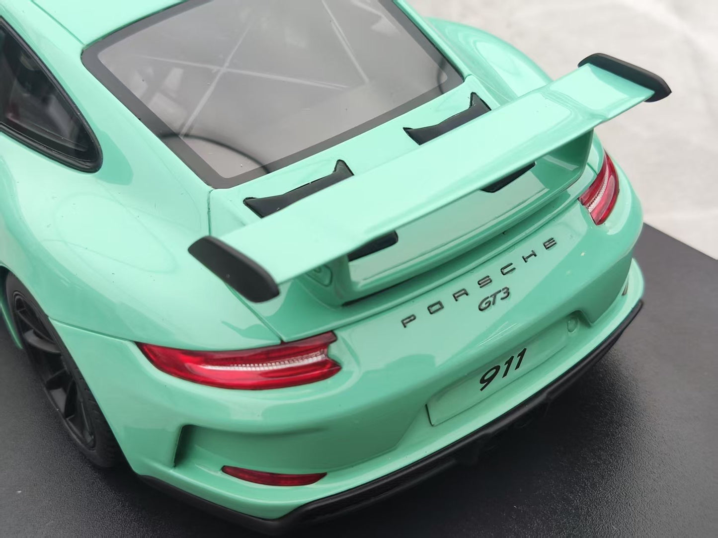 GT Spirit 1/18 Porsche 911 [991.2] GT3 Green GT550