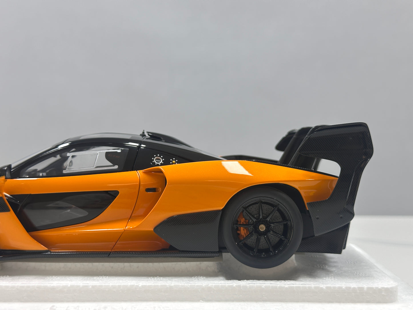 AUTO Art 1/18 McLaren SENNA GTR Orange 81956