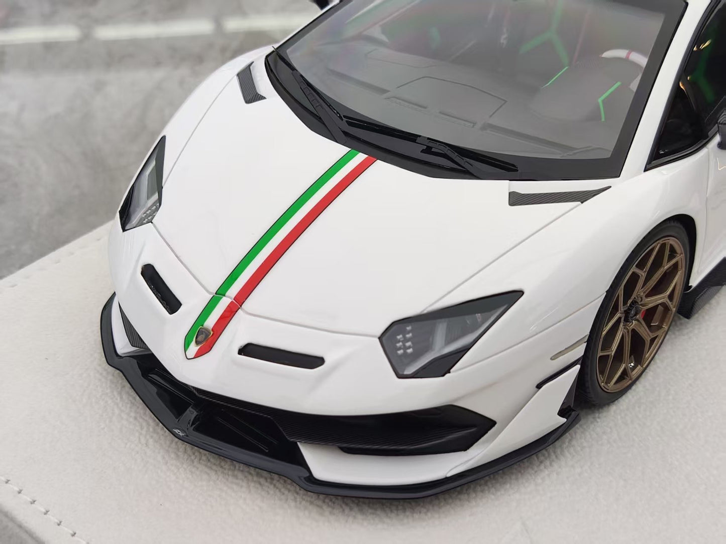 MAKEUP 1/18 Lamborghini Aventador SVJ White EML025F