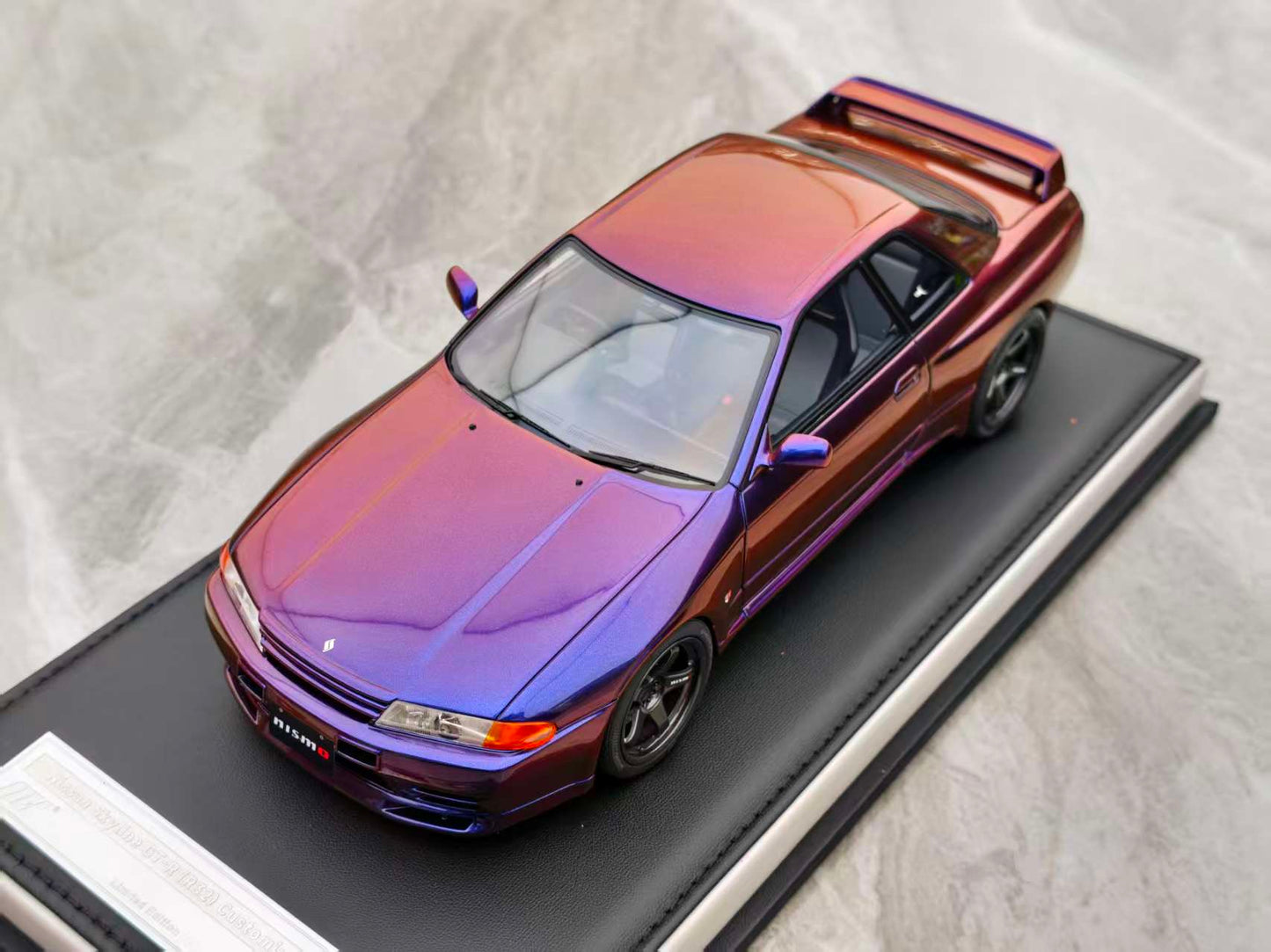 MOTORHELIX 1/18 Nissan Skyline GT-R (R32) Customized Version Chromatic Purple MH333