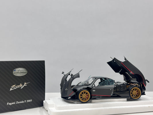 AR 1/18 Pagani Zonda F - 2005 Model - Matte Carbon Black with Red Stripes 850411001