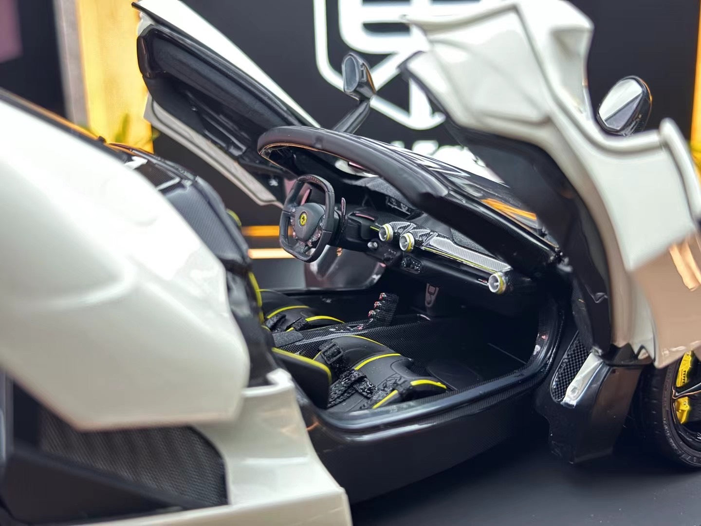 BBR 1/18 Ferrari LaFerrari Aperta Avus White 03/24 DDJ021