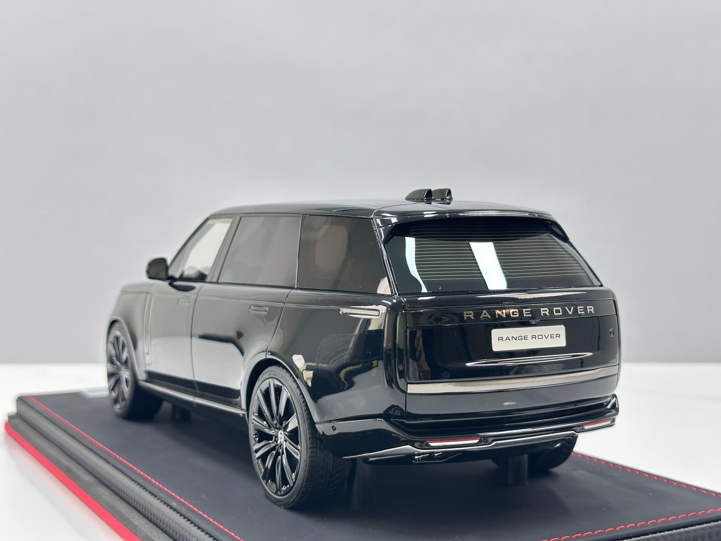 BBA MODEL 1/18 Land Rover Range Rover Autobiography Long Wheelbase Jet Black BBA069