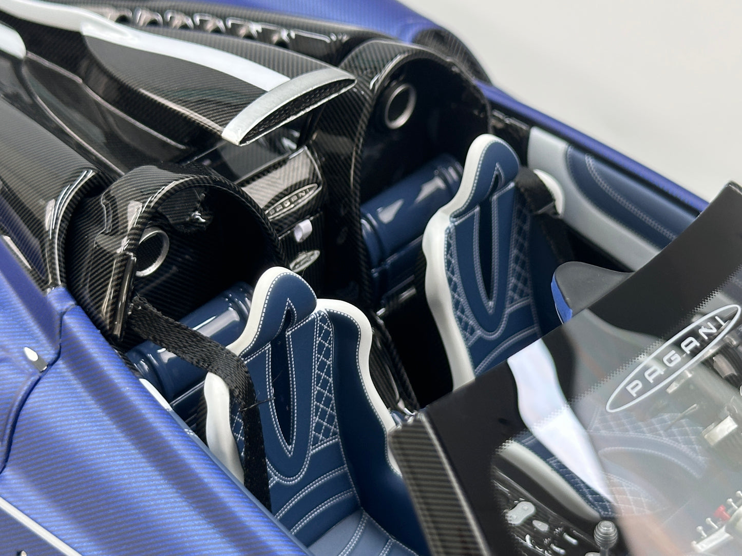 HH Model 1/18 Pagani Huayra Matte Blue & Carbon Black HH663