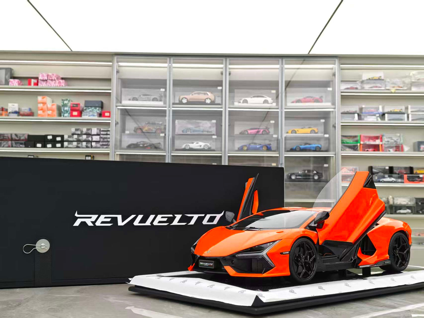 Amalgam 1/8 Lamborghini Revuelto Orange M6299-SC1