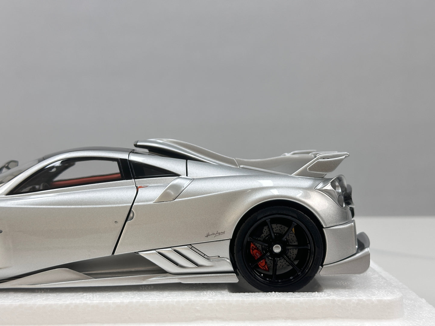 LCD 1/18 Pagani Imola Silver (LCD125)