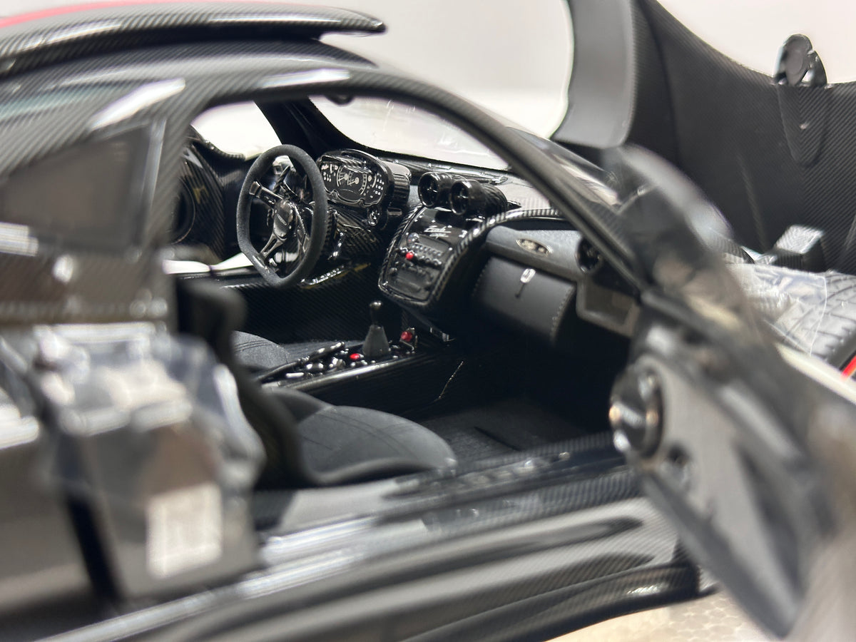 Almost Real 1/18 Pagani Zonda Cinque Coupe - 2009 White 850601101
