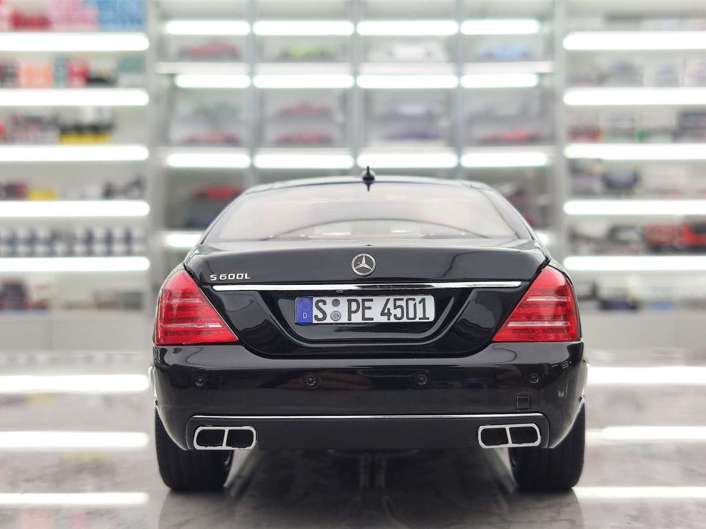 MOTORHELIX 1/18 Mercedes-Benz S-Class S600L (W221) Obsidian Black MH289