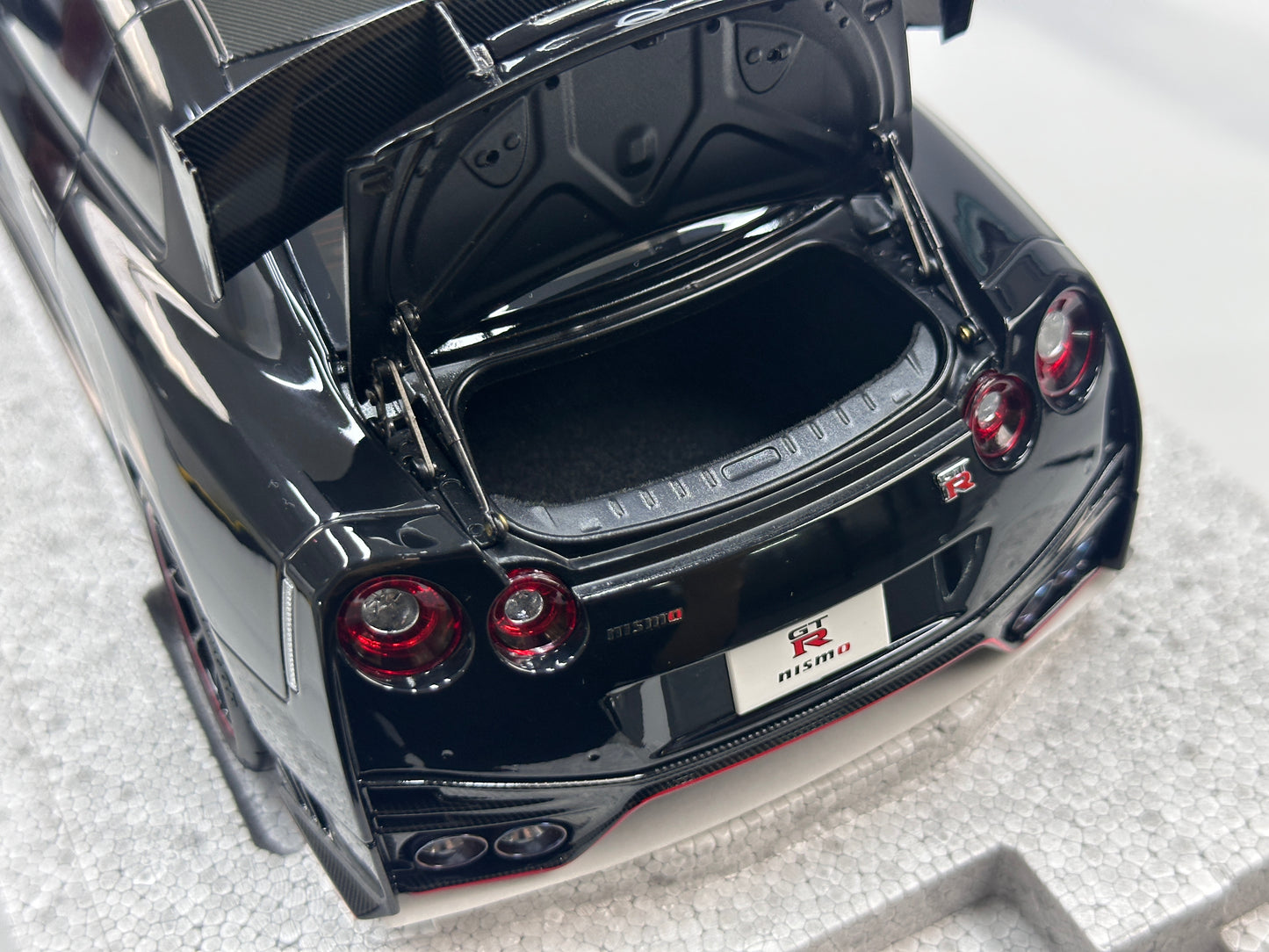 MOTORHELIX 1/18 Nissan GT-R NISMO (R35) Special Edition 2022 – Meteor Flake Black (MH379)