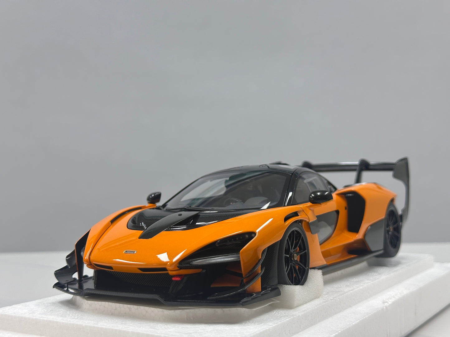 AUTO Art 1/18 McLaren SENNA GTR Orange 81956