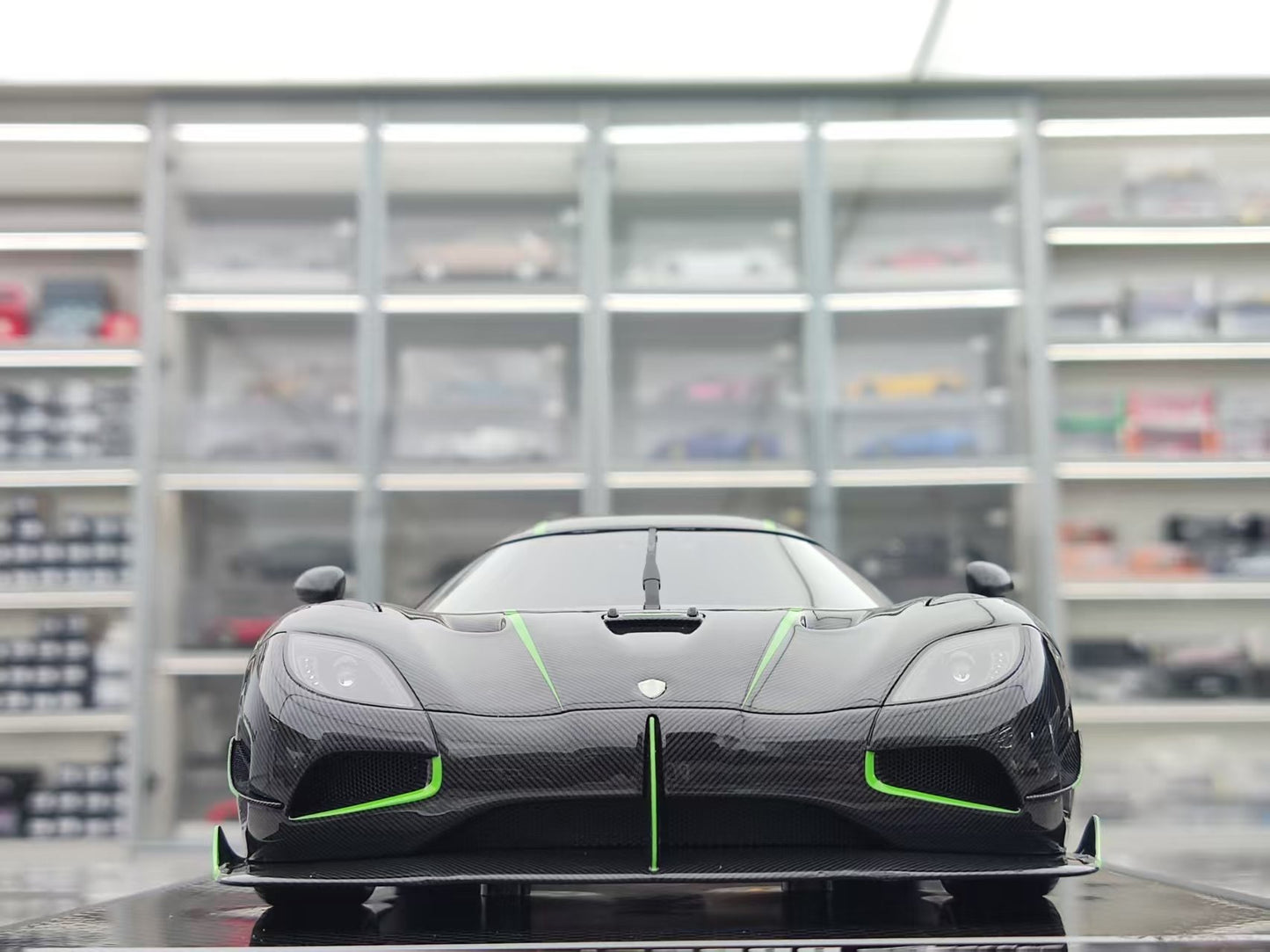 VMB 1/18 Koenigsegg Agera R+ Full Carbon Green Stripe VMB055