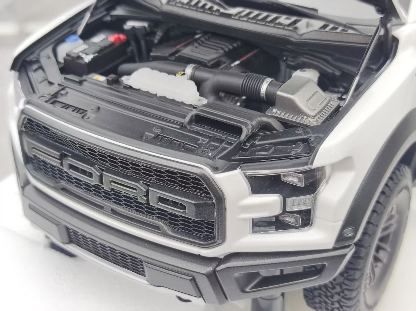 AUTO Art 1/18 Ford F-150 RAPTOR SUPERCREW 2019 White 72946