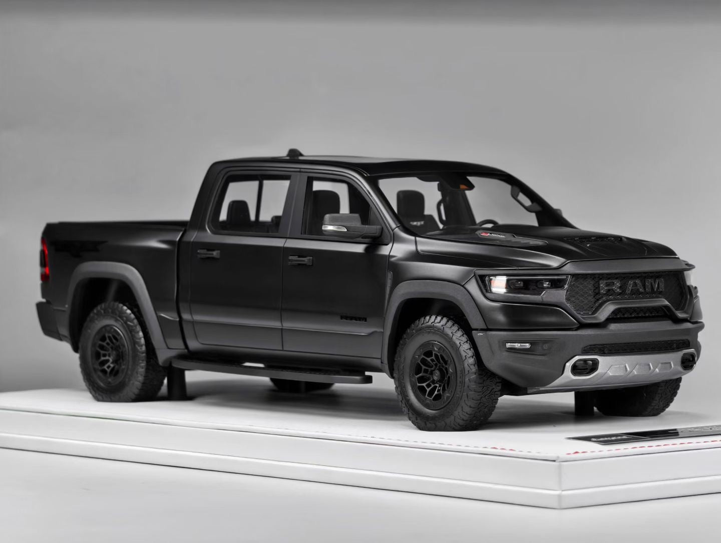 DiAMAanD 1/18 Dodge Ram (Tyrannosaurus Rex)