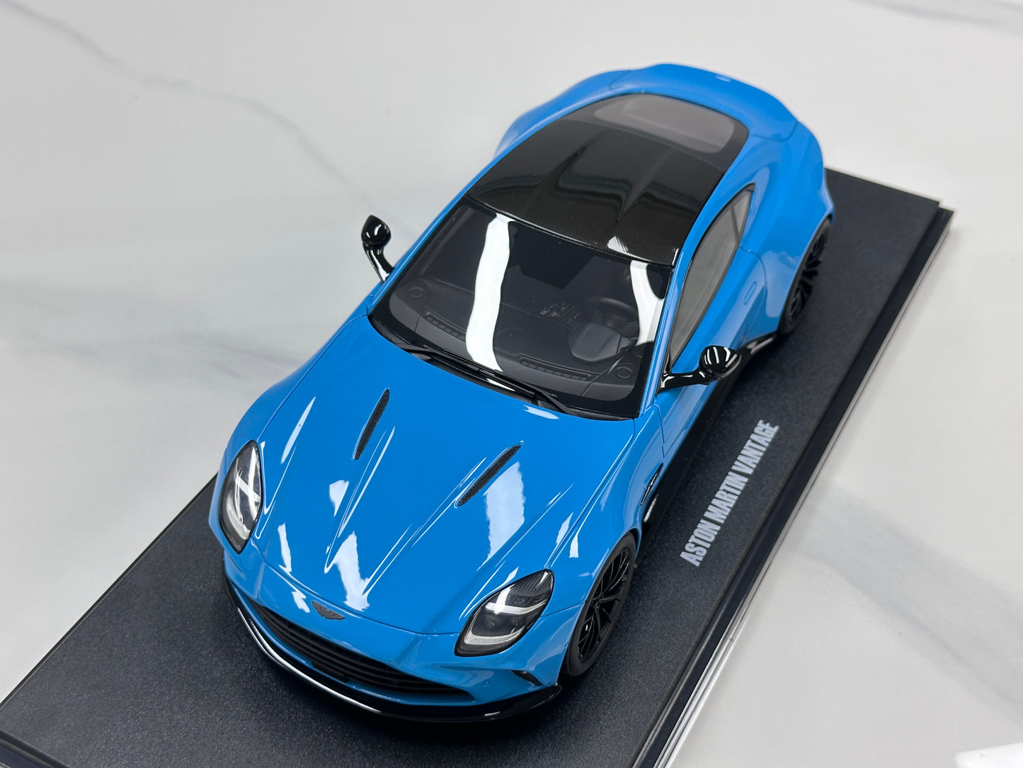 GT Spirit 1/18 Aston Martin Vantage Elwood Blue GT1008