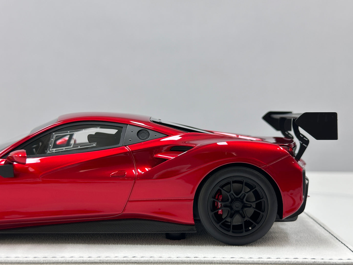 GH MODEL 1/18 Ferrari 488 Challenge Evo Metallic Red GH018