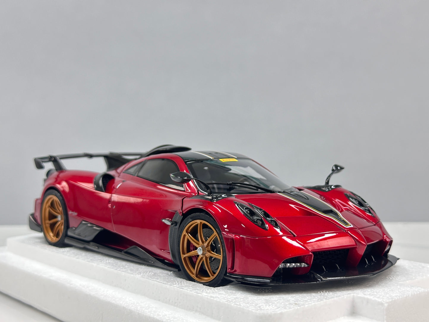 LCD 1/18 Pagani Imola Red LCD18023-RE
