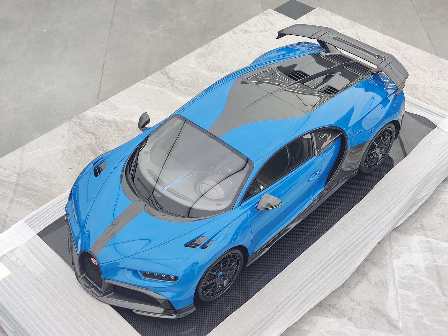 MR 1/8 Bugatti Chiron Pur Sport Dynamic Blue Simulated Car Model MR194