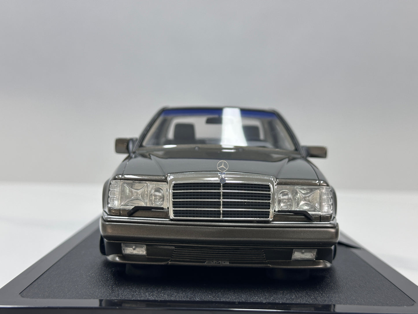 OTTO 1/18 Mercedes-Benz C124 AMG "Stance" – Anthracite Grey (OT1241)
