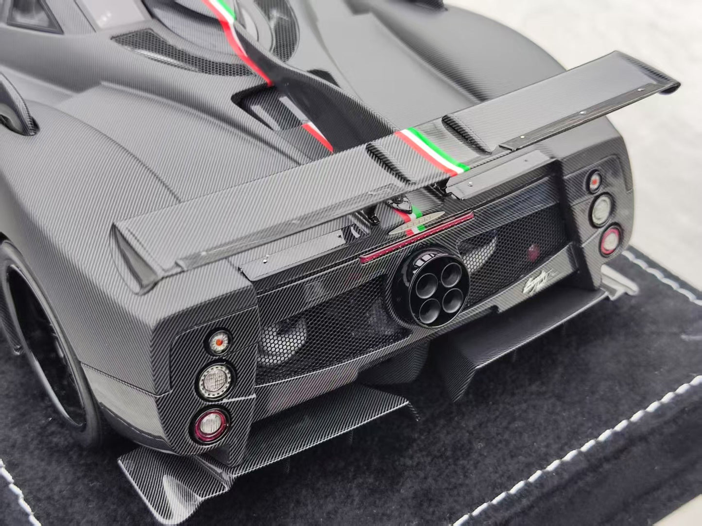 HH Model 1/18 Pagani Zonda Specials Absolute HH556