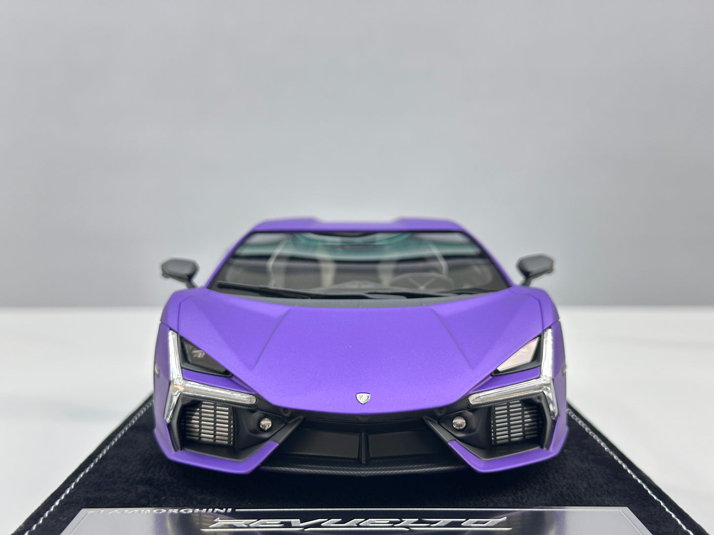 HH Model 1/18 Lamborghini Revuelto Matte Purple HH618