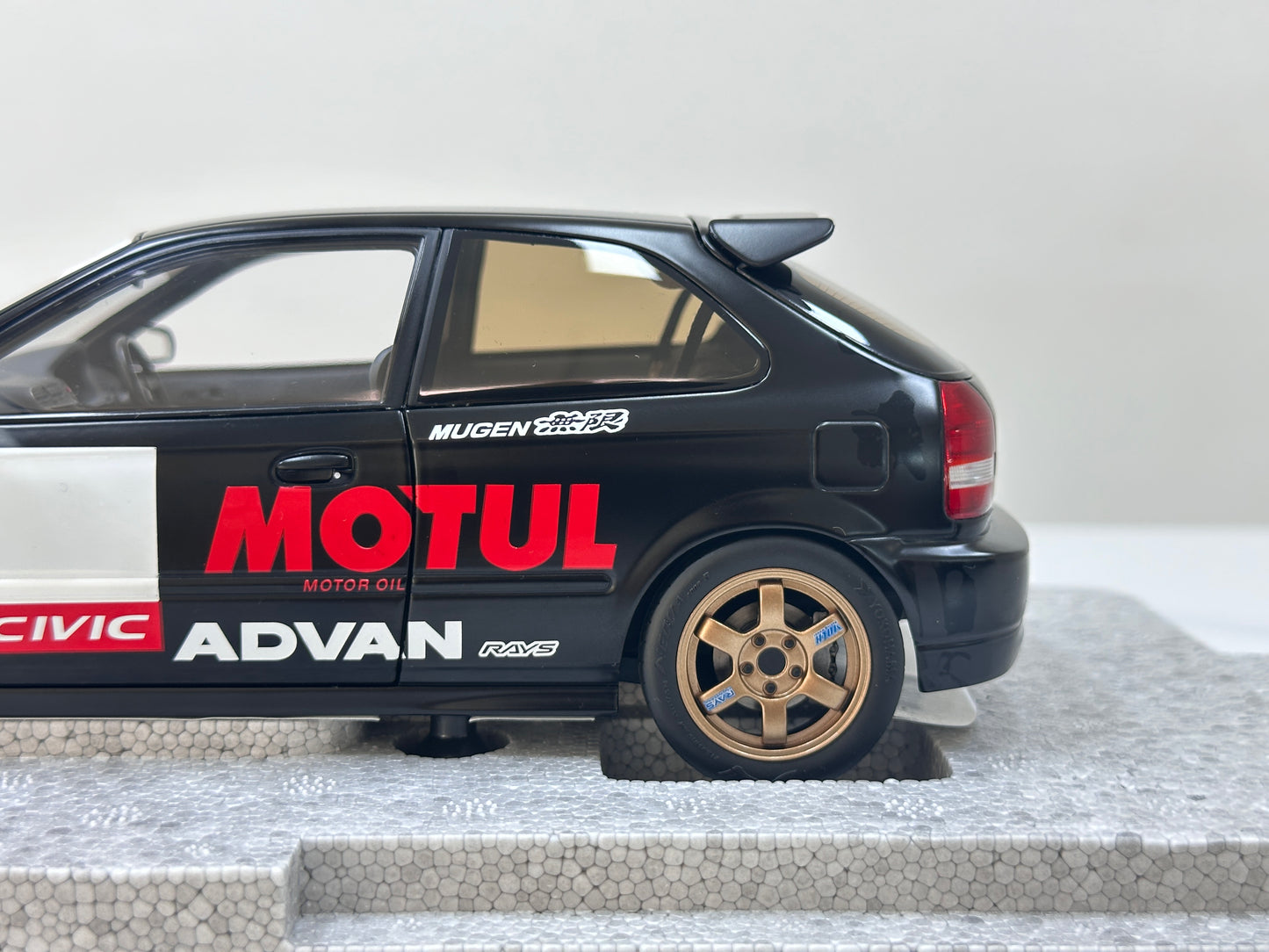 MOTORHELIX 1/18 Honda Civic Type R (EK9) Matte Black with Yellow Lights MH358
