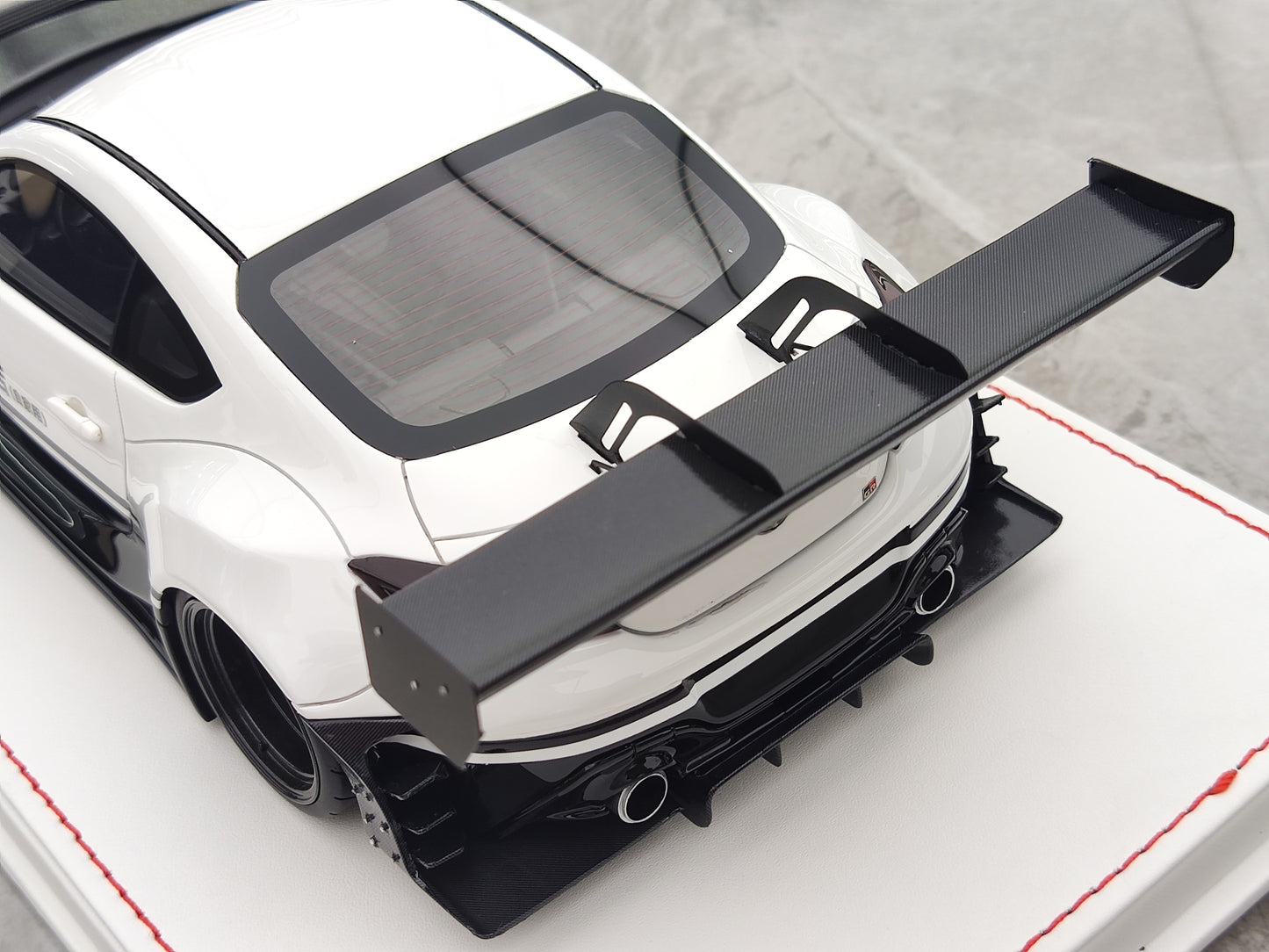 NA 1/18 Toyota GR86 Nigrablanka Simulada Aŭtomodelaj Ornamaĵoj JM-NA001