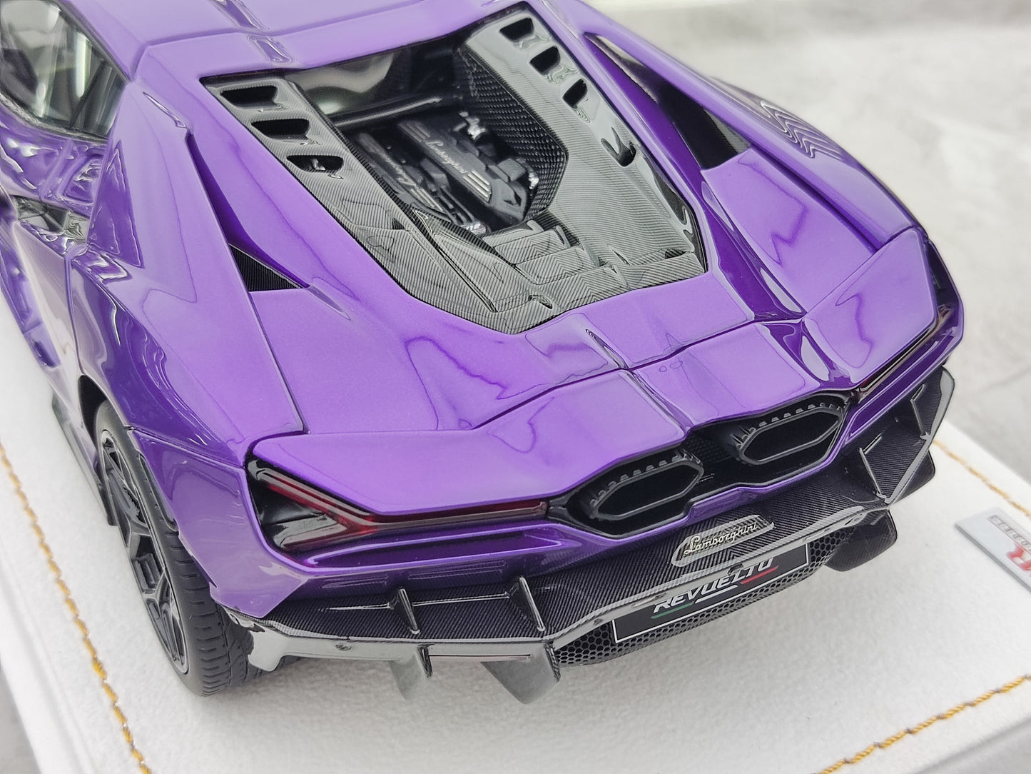 MR 1/18 Lamborghini Revuelto New Generation Hardtop Purple LAMBO058BN1