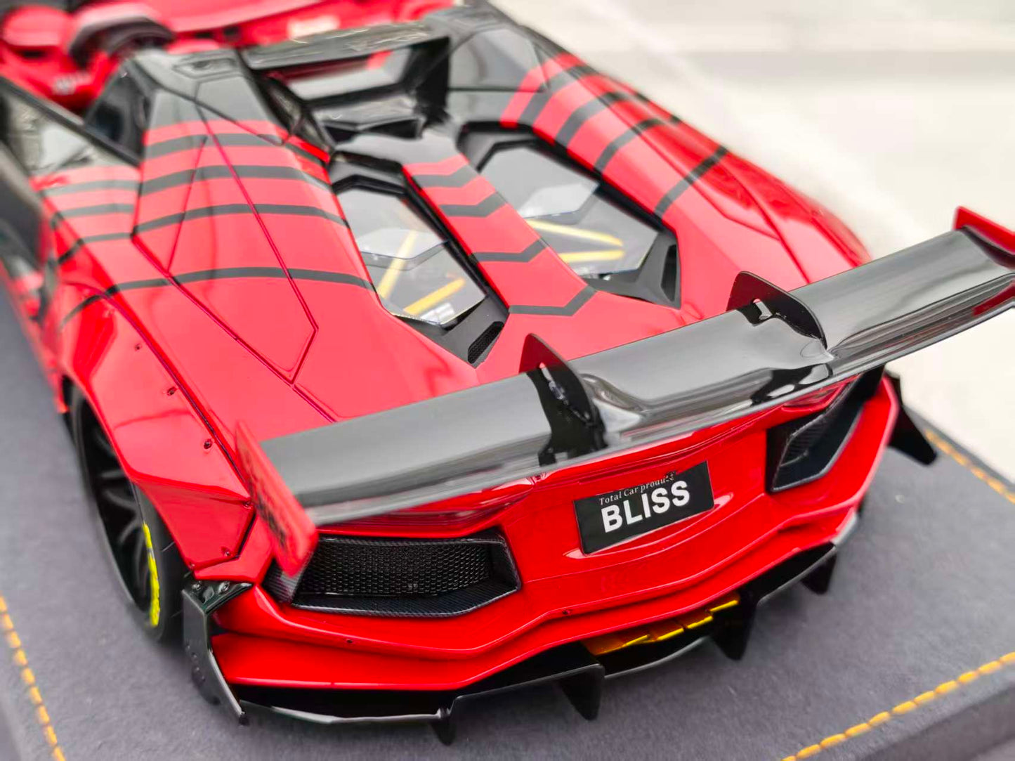 ARES MODEL 1/18 Lamborghini Aventad 2.0 ROADSTER Black/Red ARES013