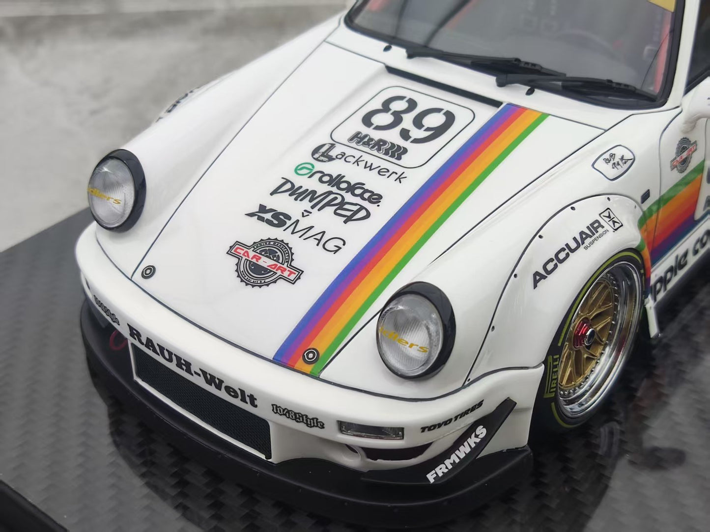 TGM MODEL 1/18 Porsche RWB 964 Apple Livery TGM006