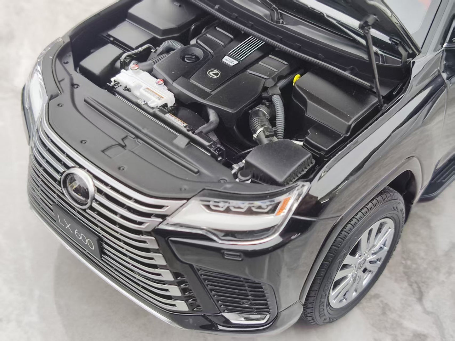 LCD 1/18 Lexus LX600 Black LCD124