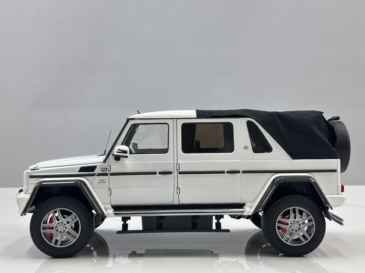 Almost Real 1/18 Mercedes-Benz G 650 Landaulet Metallic White 820213