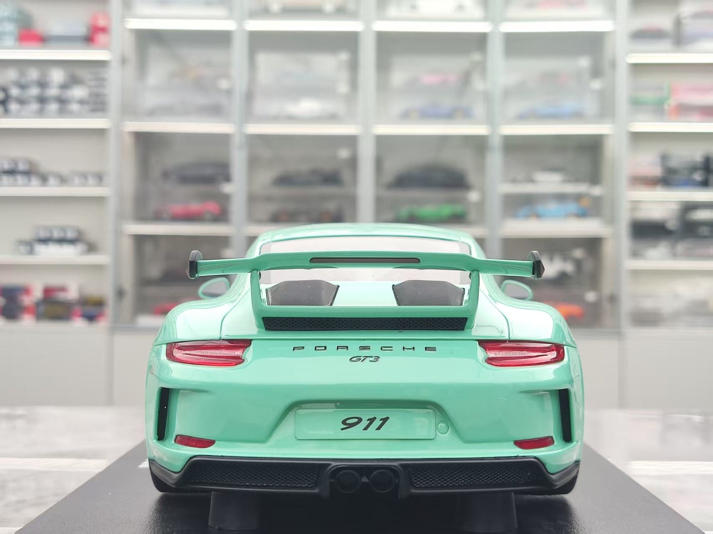 GT Spirit 1/18 Porsche 911 [991.2] GT3 Green GT550