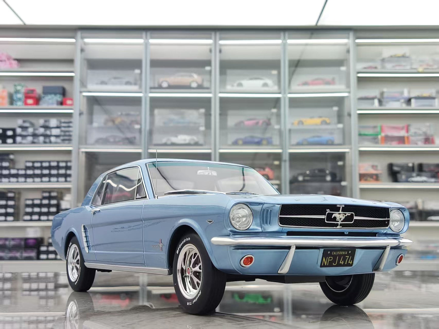 OTTO 1/12 Ford Mustang V8 Hardtop Silver Blue G089