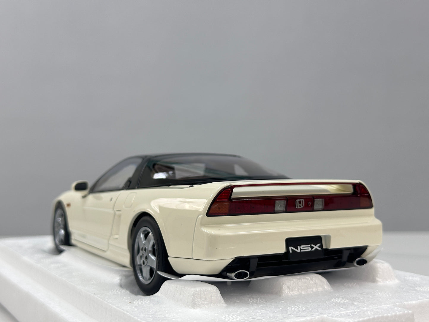 LCD 1/18 Honda NSX 1st Generation (MK1/NA1) White LCD18022-WH